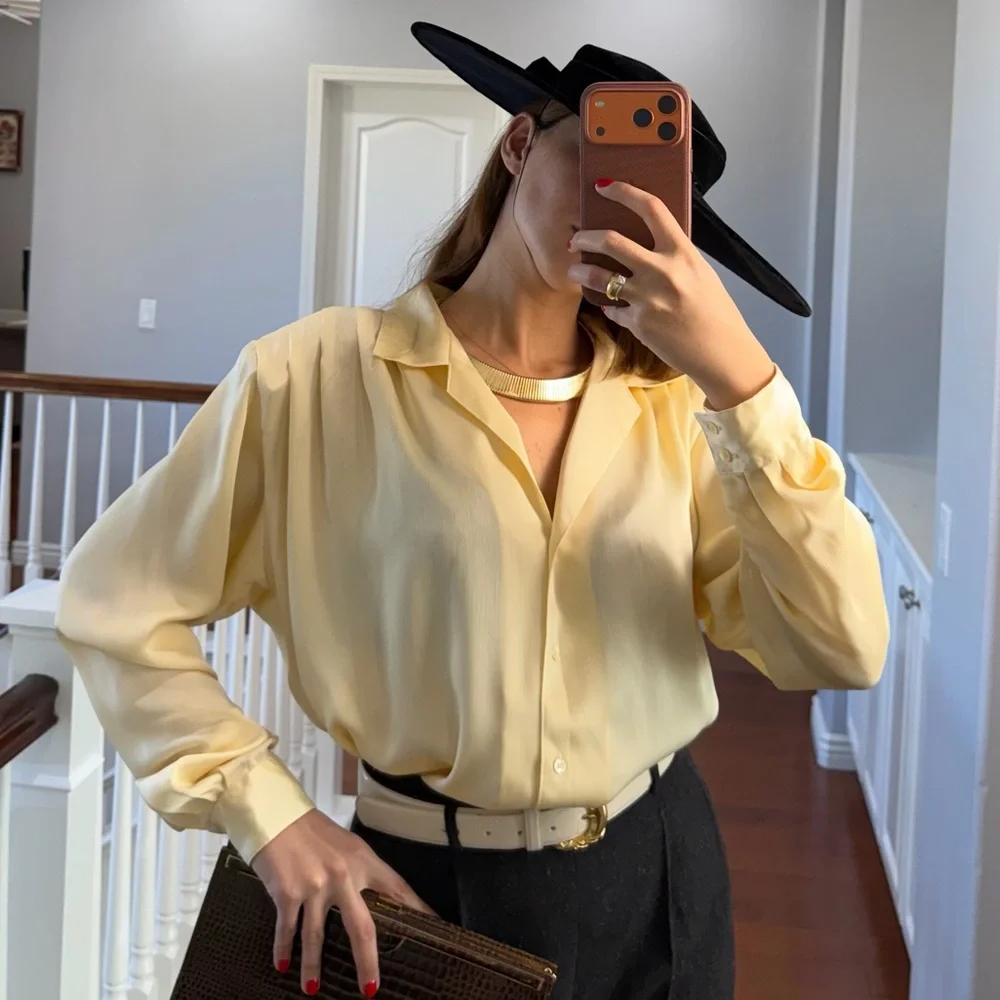 Elegant Yellow Blouse with beautiful shoulders - Picture 5 of 5